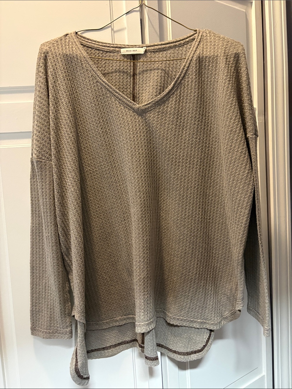 Mod Ref Gray Waffle-Knit V-Neck Pullover Top